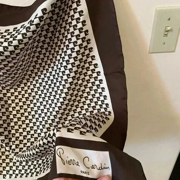 VINTAGE PIERRE CARDIN PARIS BROWN AND CREAM SCARF MADE IN FRANCE - Picture 2 of 4